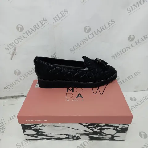 BOXED PAIR OF MODA IN PELLE EMMERSON BLACK SIZE 8