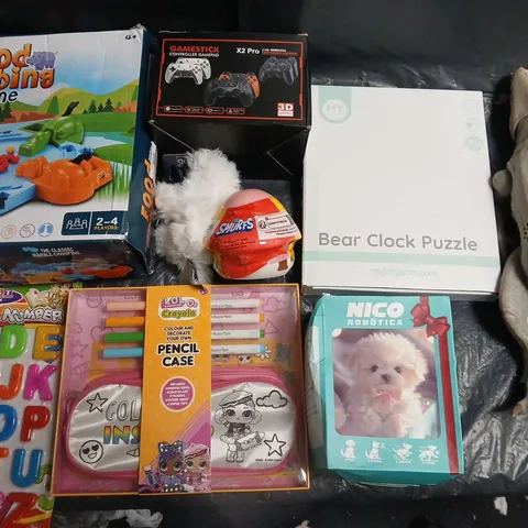LARGE QUANTITY OF ASSORTED TOYS AND GAMES TO INCLUDE LOL PENCIL CASE, BEAR CLOCK PUZZLE AND JIGSAW PUZZLE