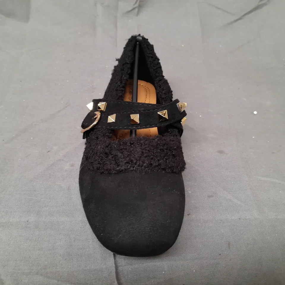 BOX OF APPROXIMATELY 8 BOXED PAIRS OF BELLA STAR CLOSED TOE SHOES IN BLACK W. GOLD EFFECT STUDS - VARIOUS SIZES