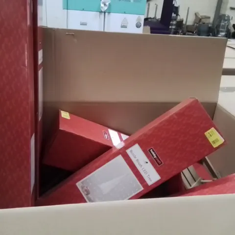 PALLET CONTAINING A LARGE QUANTITY OF ASSORTED CHRISTMAS DECORATIONS AND PRODUCTS TO INCLUDE;WOODEN SLEIGH,TABLE RUNNER,BOTTLE BRUSH LED TREE