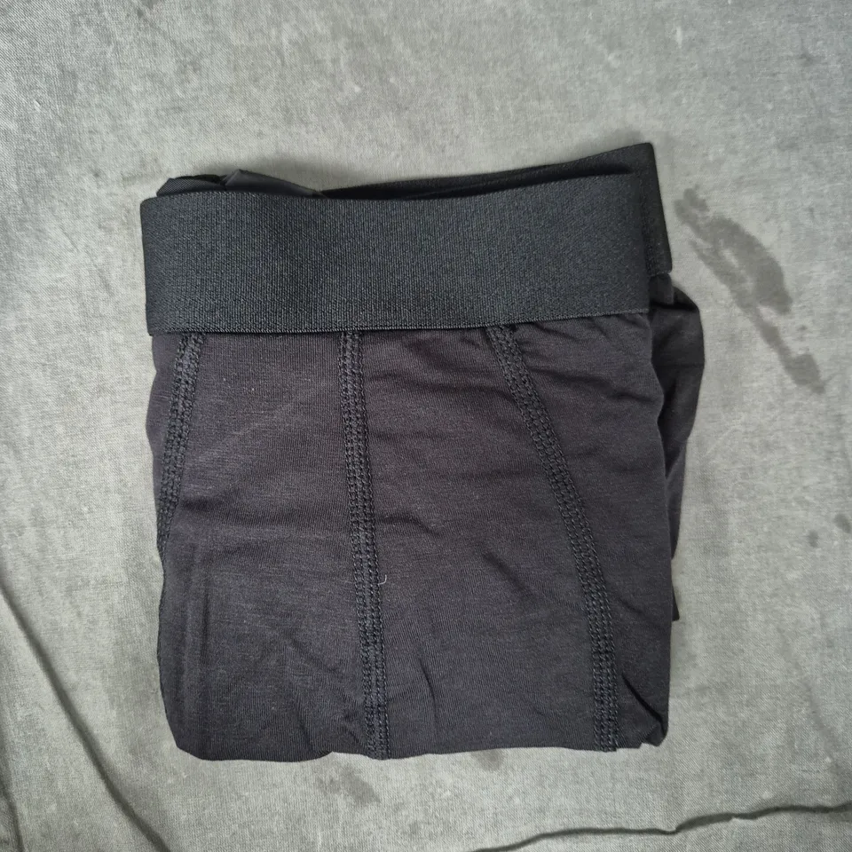 UNISEX BLACK UNDERWEAR – SIZE XL