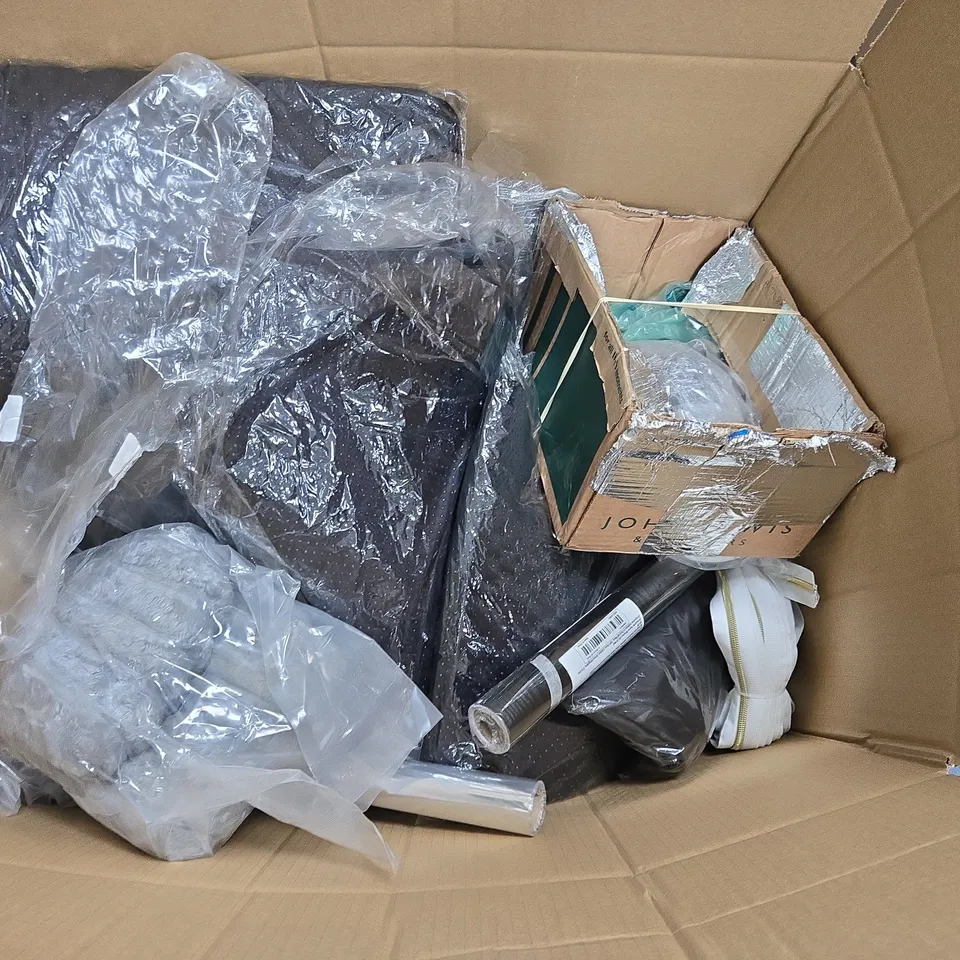 APPROXIMATELY 15 ASSORTED HOUSEHOLD PRODUCTS TO INCLUDE AN ELECTRONIC LOCK, FRENCH CONNECTION WASHBAG AND A SMALL HIKING ACCESSORIES BAG