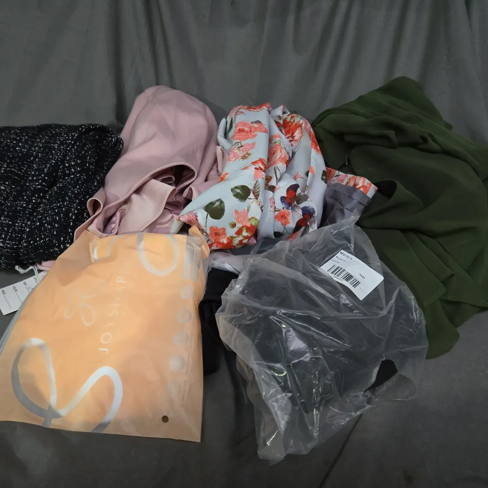 BOX OF ASSORTED CLOTHING ITEMS IN VARIOUS COLOURS, STYLE AND SIZES 