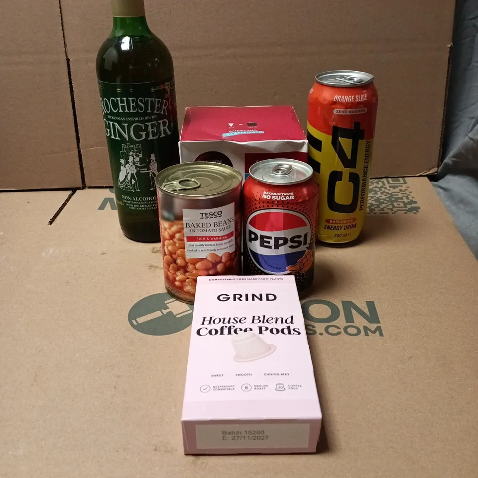 TOTE OF APPROXIMATELY 15 ASSORTED FOOD/DRINK ITEMS TO INCLUDE ROCHESTER NON ALCOHOLIC GINGER, GRIND HOUSE BLEND COFFEE PODS, C4 PERFORMANCE ENERGY DRINK, NESCAFE DOLCE GUSTSO AMERICANO, PEPSI ETC