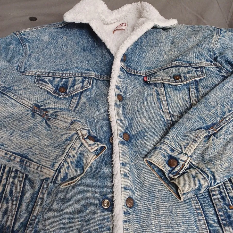 LEVI'S DENIM JACKET WITH SHERPA LINING  - SIZE UNSPECIFIED