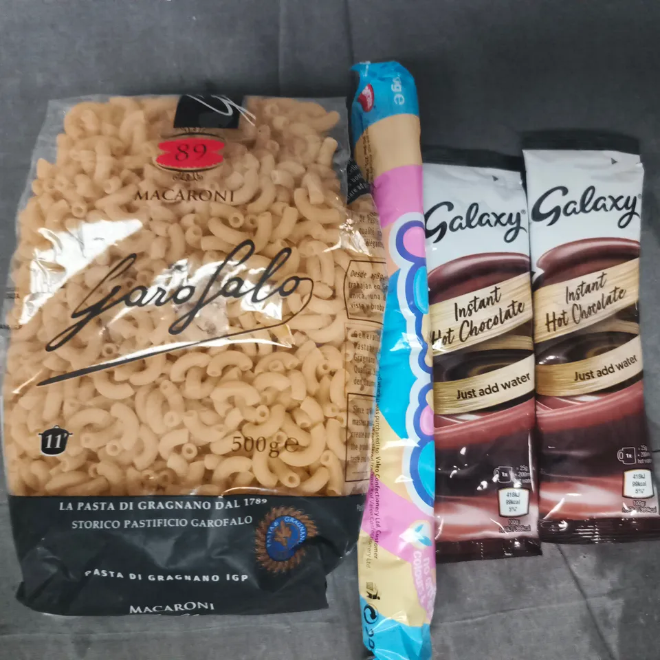 APPROXIMATELY 10 ASSORTED FOOD AND DRINK ITEMS TO INCLUDE MACARONI, FLUMPS, GALAXY, ETC