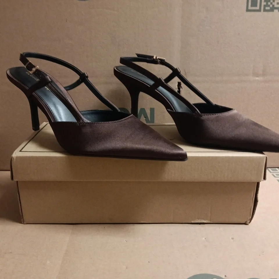 BOXED PAIR OF ON FEET & IN LOVE POINTED TOE SLINGBACK STILETTO HEEL SHOES IN CHOCOLATE SIZE EU 40