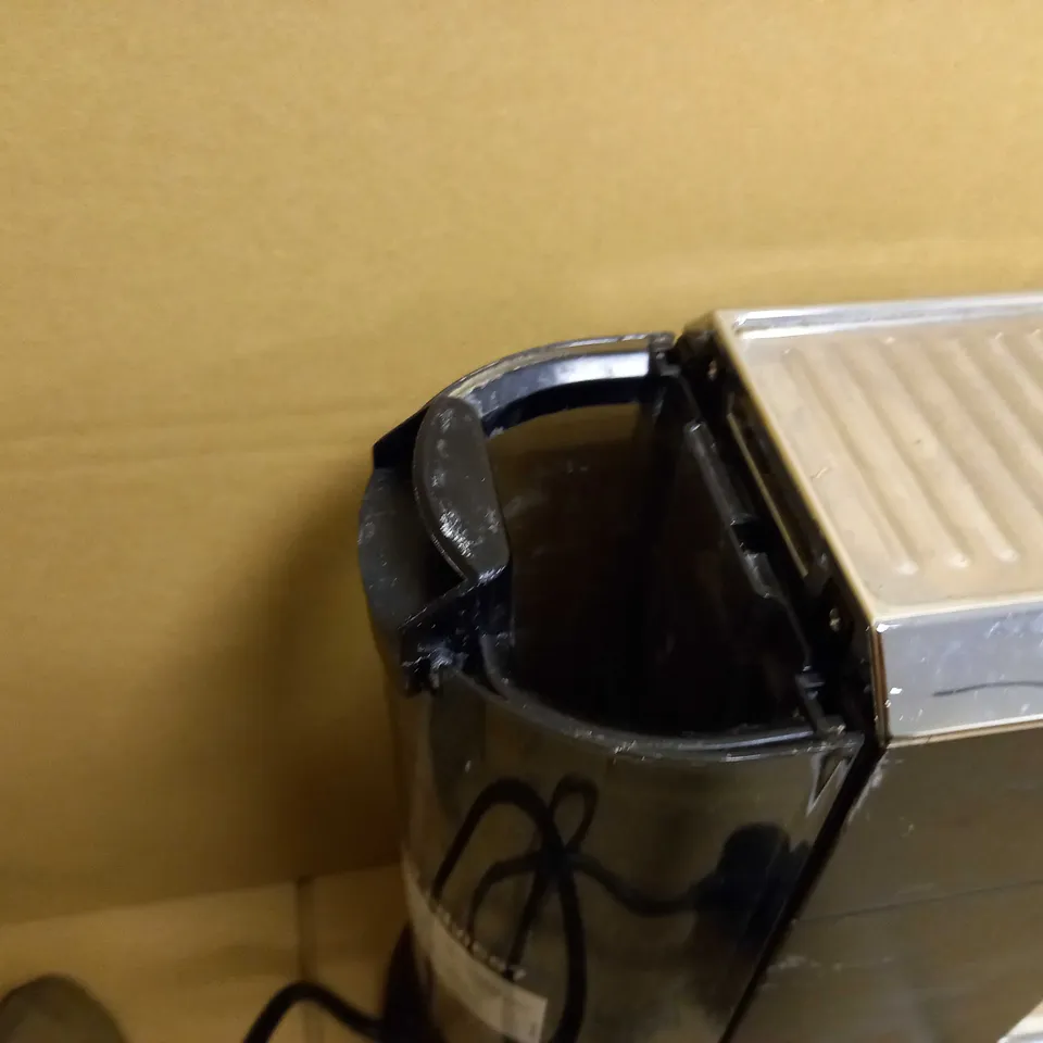 DE'LONGHI DEDICA COFFEE MACHINE