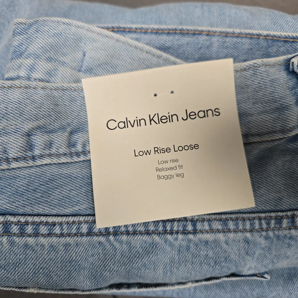 Calvin Klein Jeans – Low Rise Loose Jeans, Light Wash Denim - 29