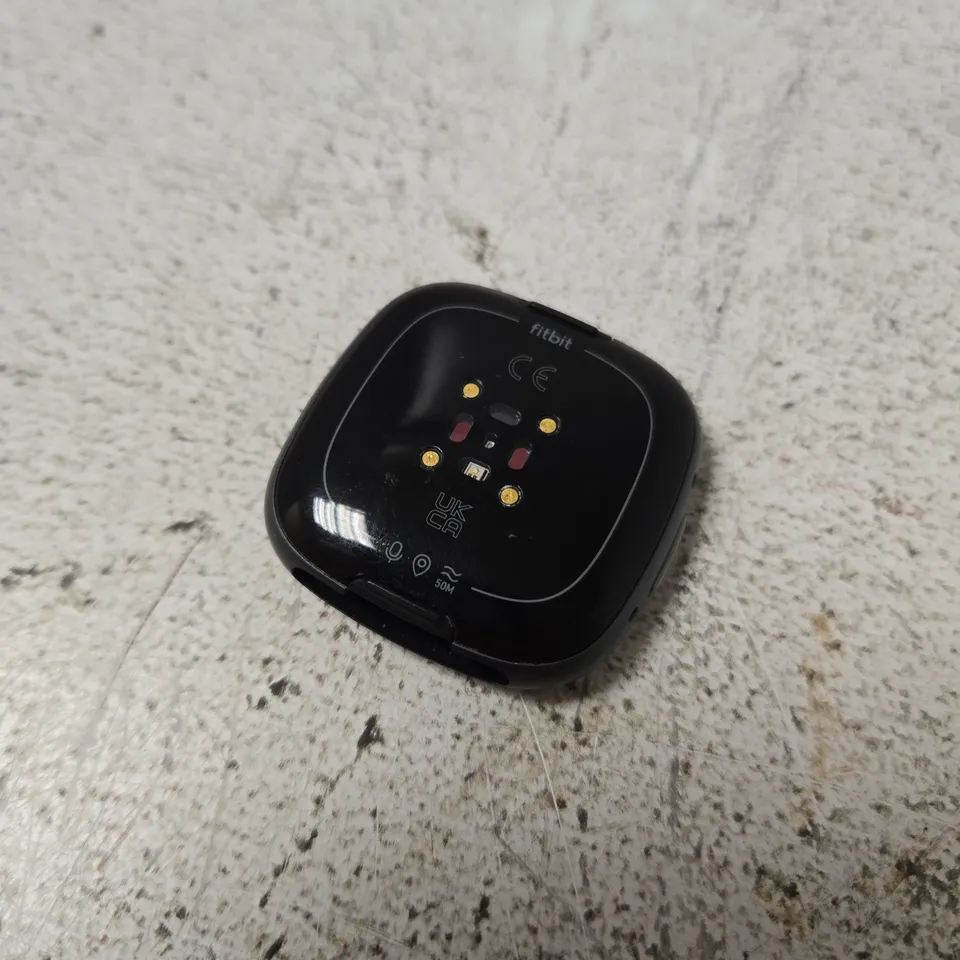 FITBIT VERSA 4 GRAPHITE