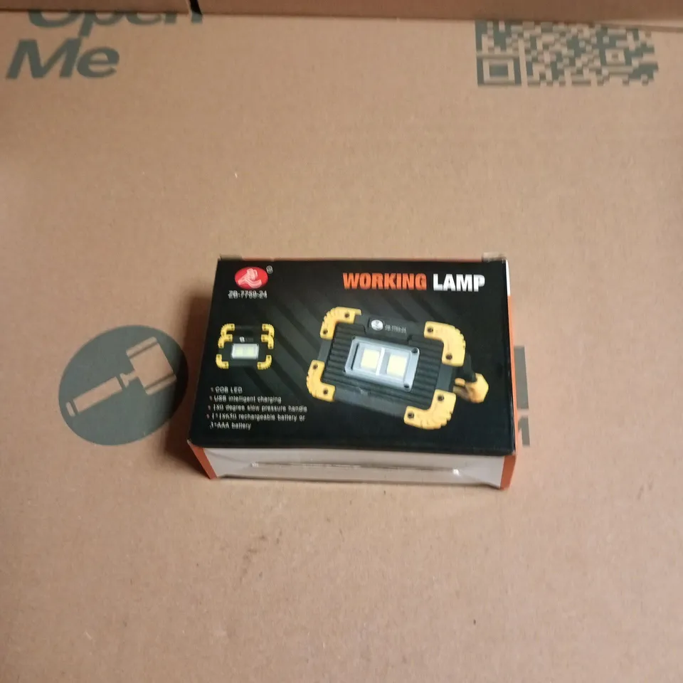 APPROXIMATELY 10 ASSORTED ELECTRICAL ITEMS INCLUDING SMART HOME VIDEO DOORBELL , WORKING LAMP AND MINI PROJECTOR 