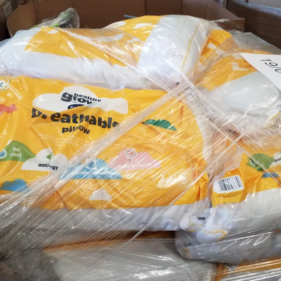 PALLET CONTAINING APPROXIMATELY 52 SILENTNIGHT BREATHABLE PILLOWS