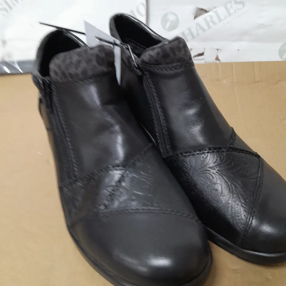 BOXED PAIR RIEKER LEATHER DOUBLE ZIP WATER RESISTANT BOOTS IN BLACK SIZE 6.5 
