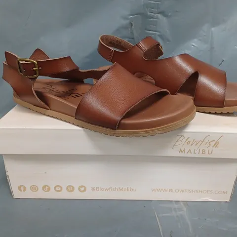 BOXED PAIR OF BLOWFISH MALIBU BUCKLE SANDALS IN TAN SIZE 5