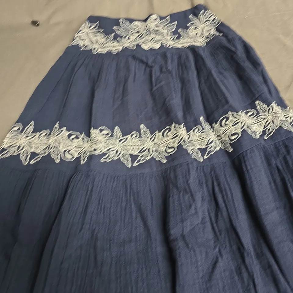 NOBODYS CHILD KIM SKIRT - SIZE 8