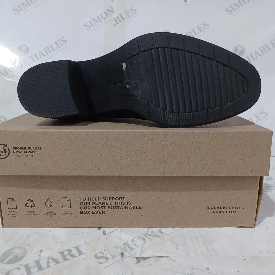 BOXED PAIR OF CLARKS SCENE ZIP BOOTS IN BLACK UK SIZE 8