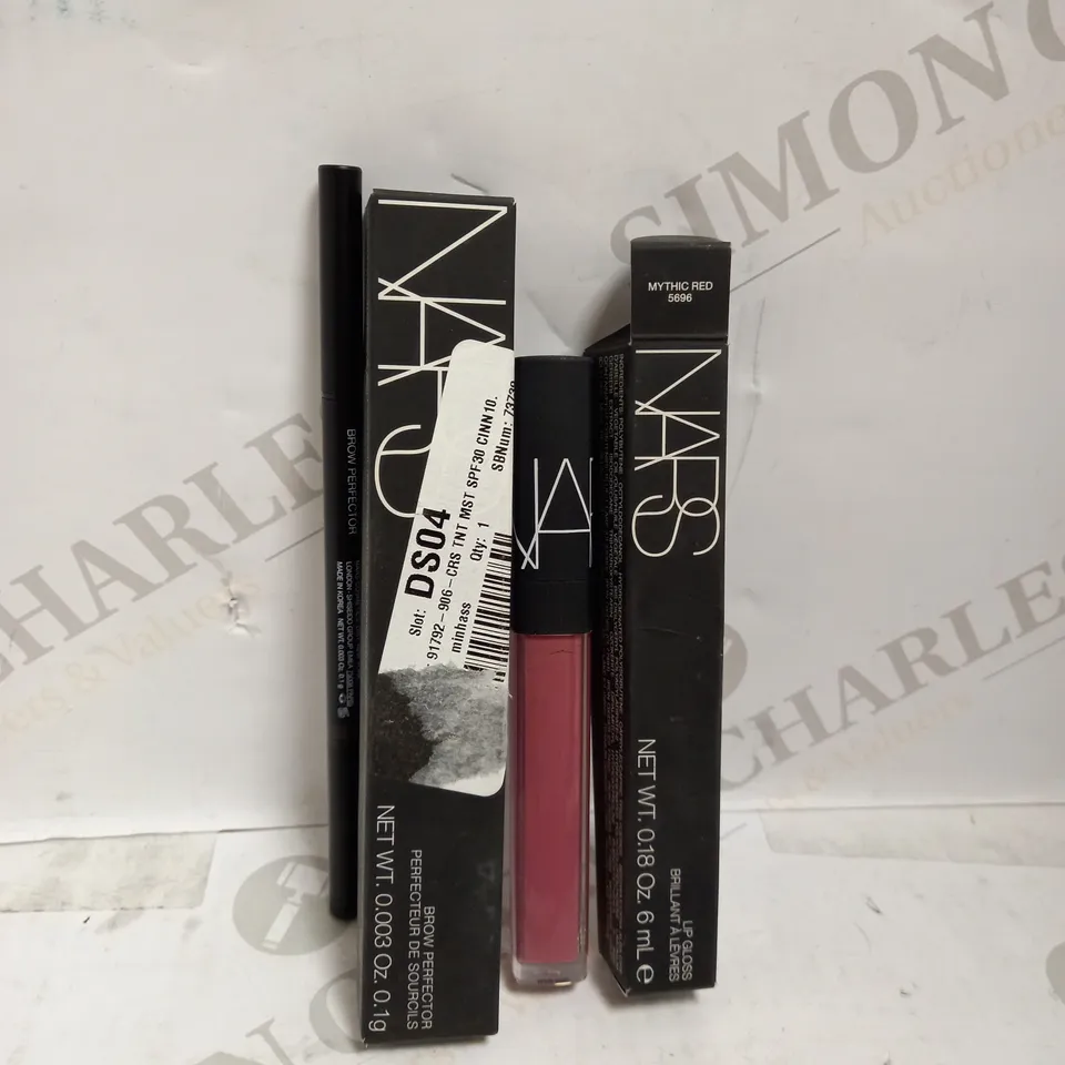 LOT OF 2 NARS PRODUCTS TO INCLUDE LIP GLOSS - MYTHIC RED 5696 & BROW PERFECTOR - DARK BROWN WARM LAVA 1135