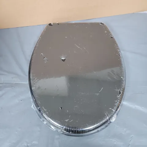 BLACK TOILET SEAT WITH HINGES AND FITTINGS – NEW