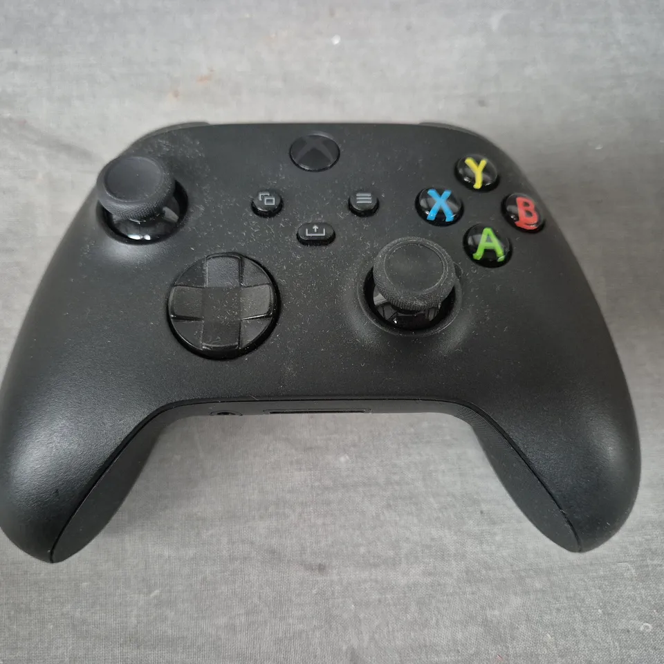 XBOX WIRELESS CONTROLLER IN BLACK