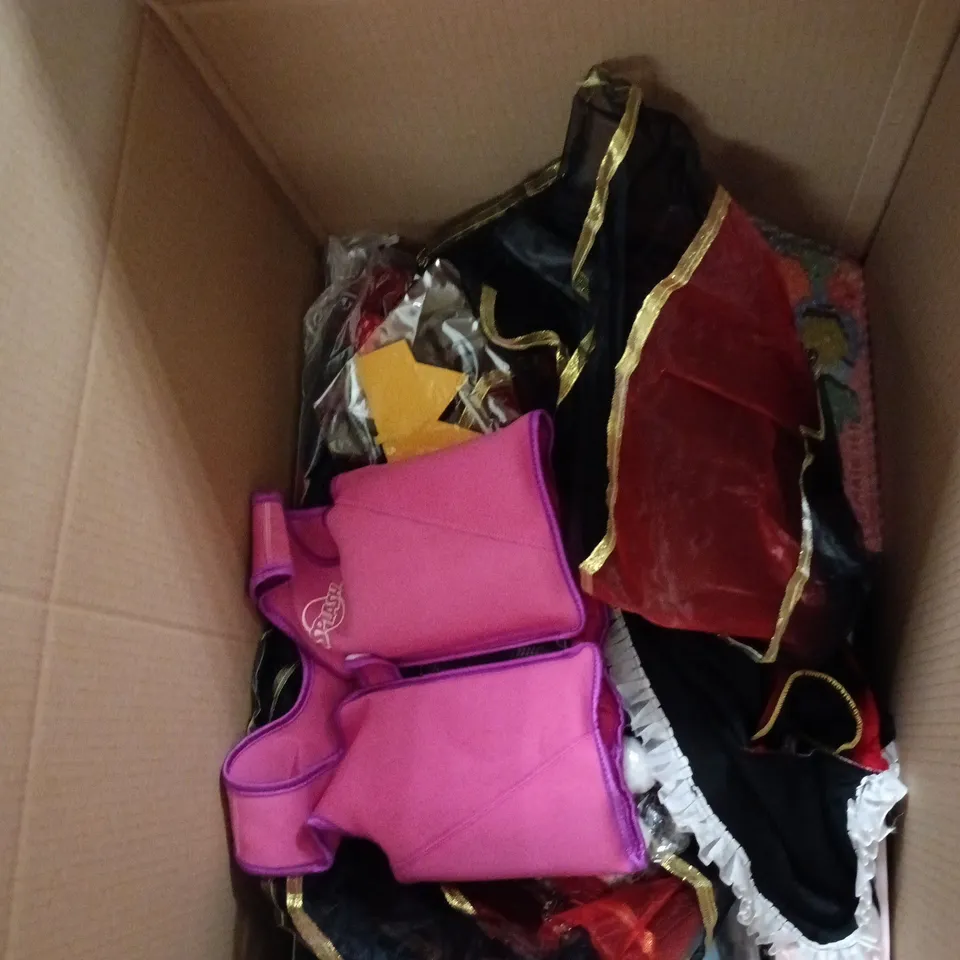 BOX OF APPROXIMATELY 15 ASSORTED TOYS INCLUDING A SPLASH SWIM JACKET, A CROWN AND A LILO & STITCH EYE MASK SET