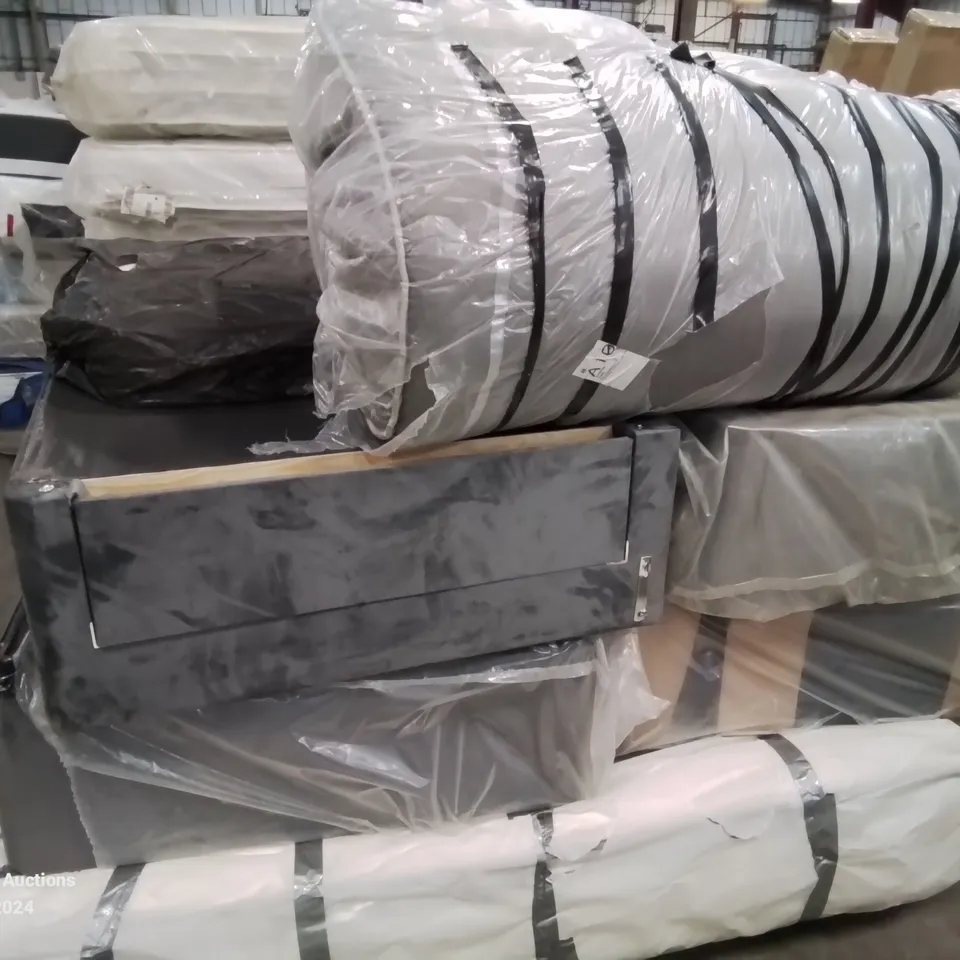 PALLET CONTAINING DIVAN BED BASE AND SELECTION OF MATTRESSES 