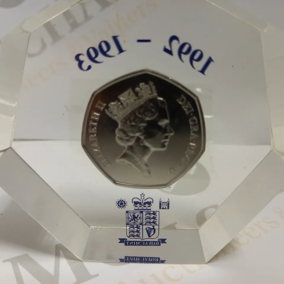 THE ROYAL MINT 1992-1993 COMMEMORATIVE 50P IN GLASS DISPLAY CASE
