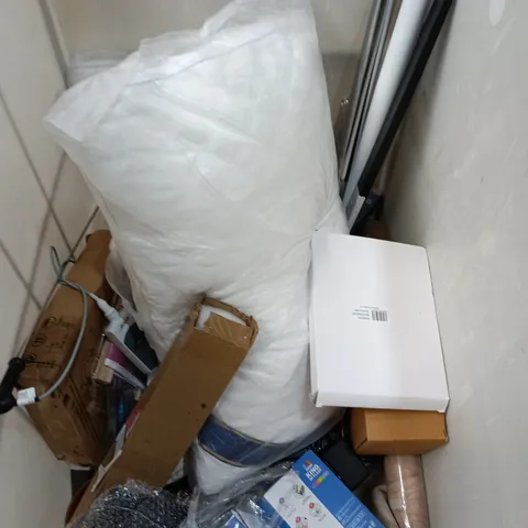 CAGE OF ASSORTED HOUSEHOLD ITEMS.