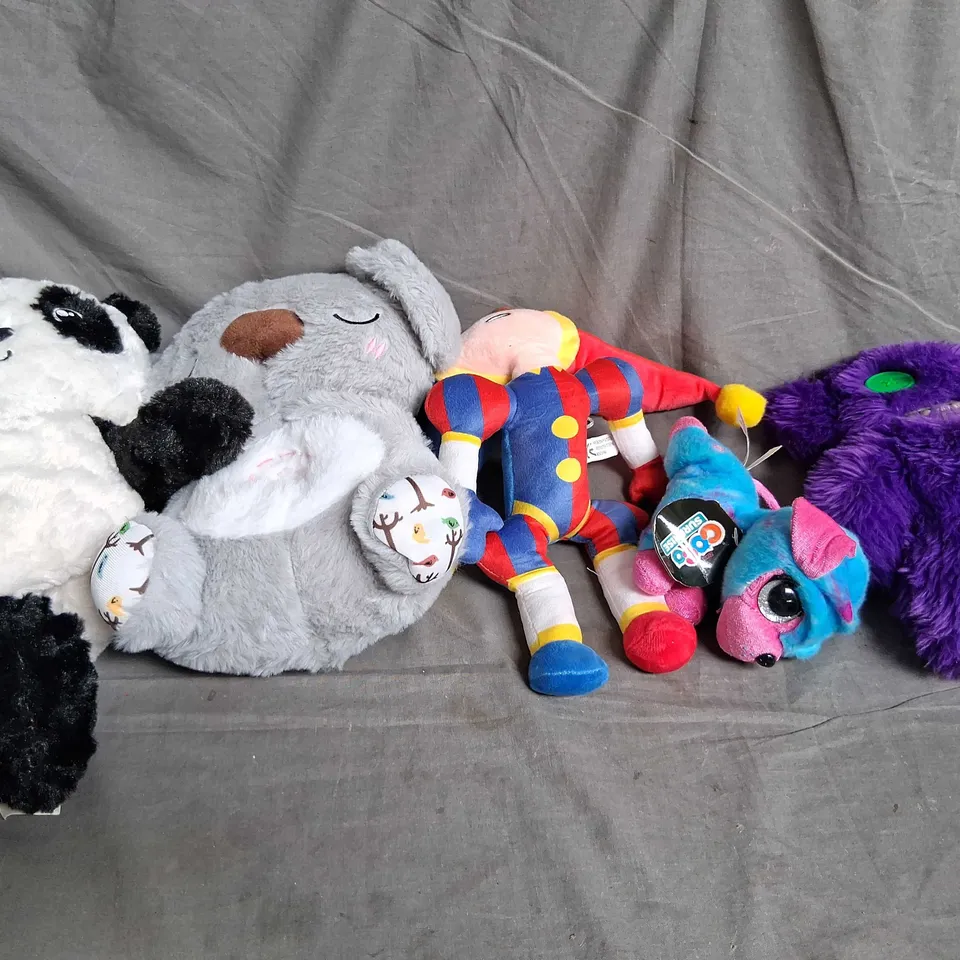 FIVE ASSORTED SOFT TOYS