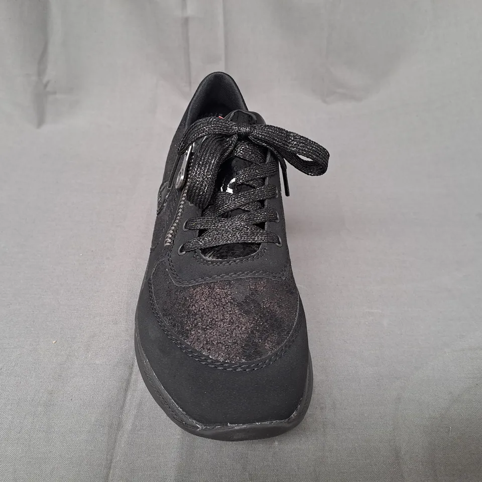 BOXED PAIR OF RIEKER ZIP TRAINERS IN BLACK SIZE 4