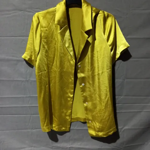 APPROXIMATELY 15 ASSORTED ITEMS OF WOMEN'S CLOTHING TO INCLUDE WYNNE LAYERS SATIN SHIRT SIZE S, JUMPER IN RED XL, JUMPER SIZE L