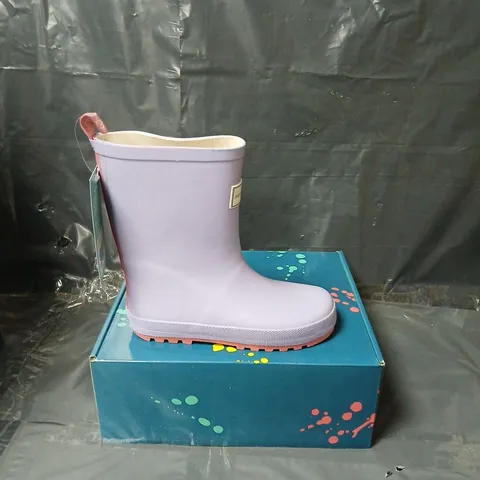 BOXED PAIR OF HOLLY & BEAU RUBBER MAUVE RAIN BOOTS - KIDS UK 12