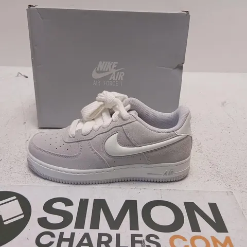 NIKE AIR FORCE LV8 GS GREY TRAINERS – UK 4.5