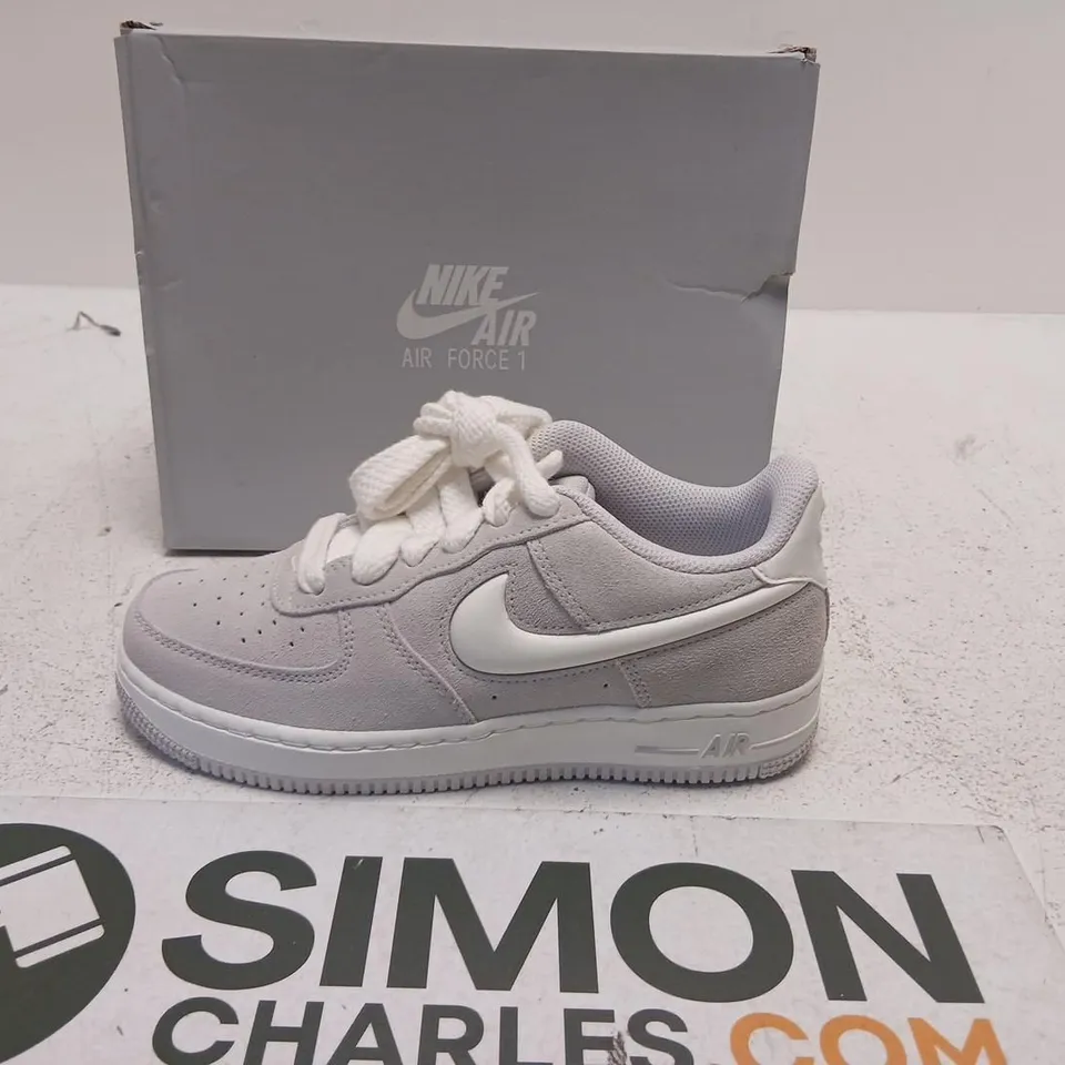 NIKE AIR FORCE LV8 GS GREY TRAINERS – UK 4.5