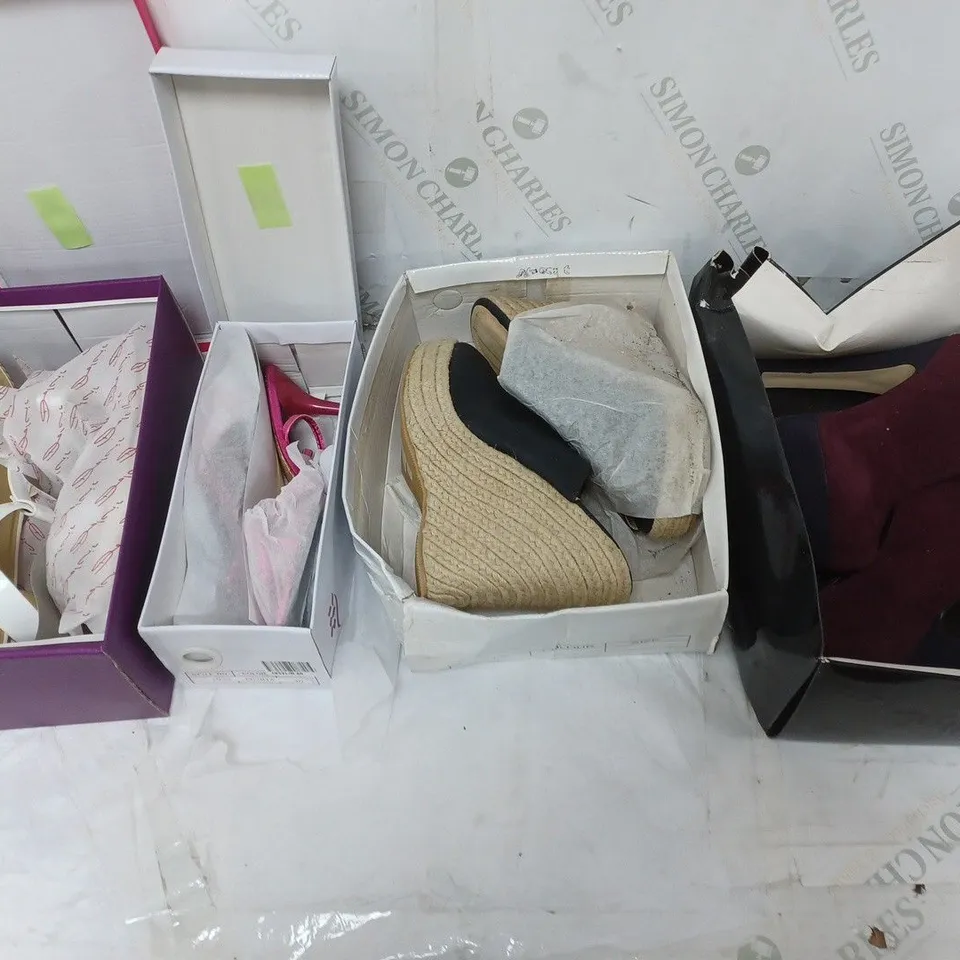 LARGE BOX OF APPROXIMATELY 10 ASSORTED BOXED AND UNBOXED SHOES TO INCLUDE BOOTS AND HEELS ETC.