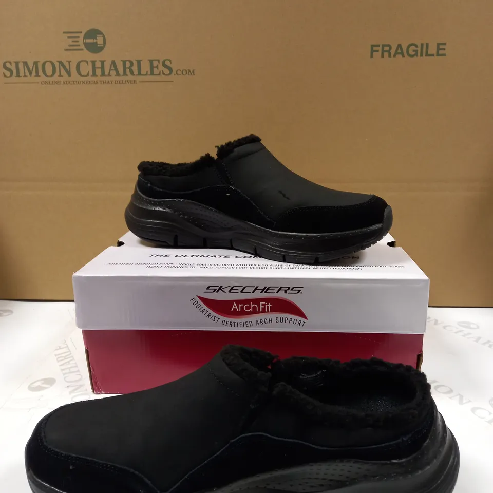 SKETCHERS OPEN BACK CLOG SIZE 6