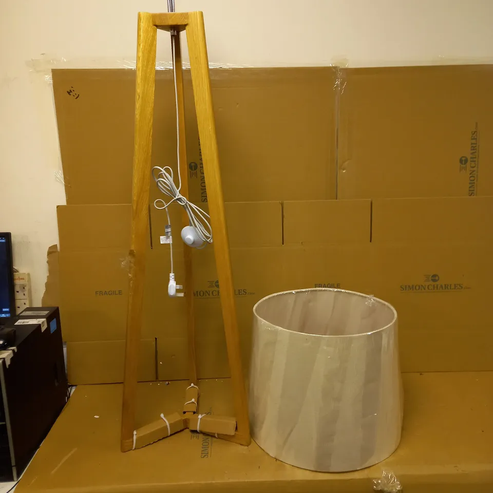 TRINITY OAK FLOOR LAMP WITH LINEN SHADE