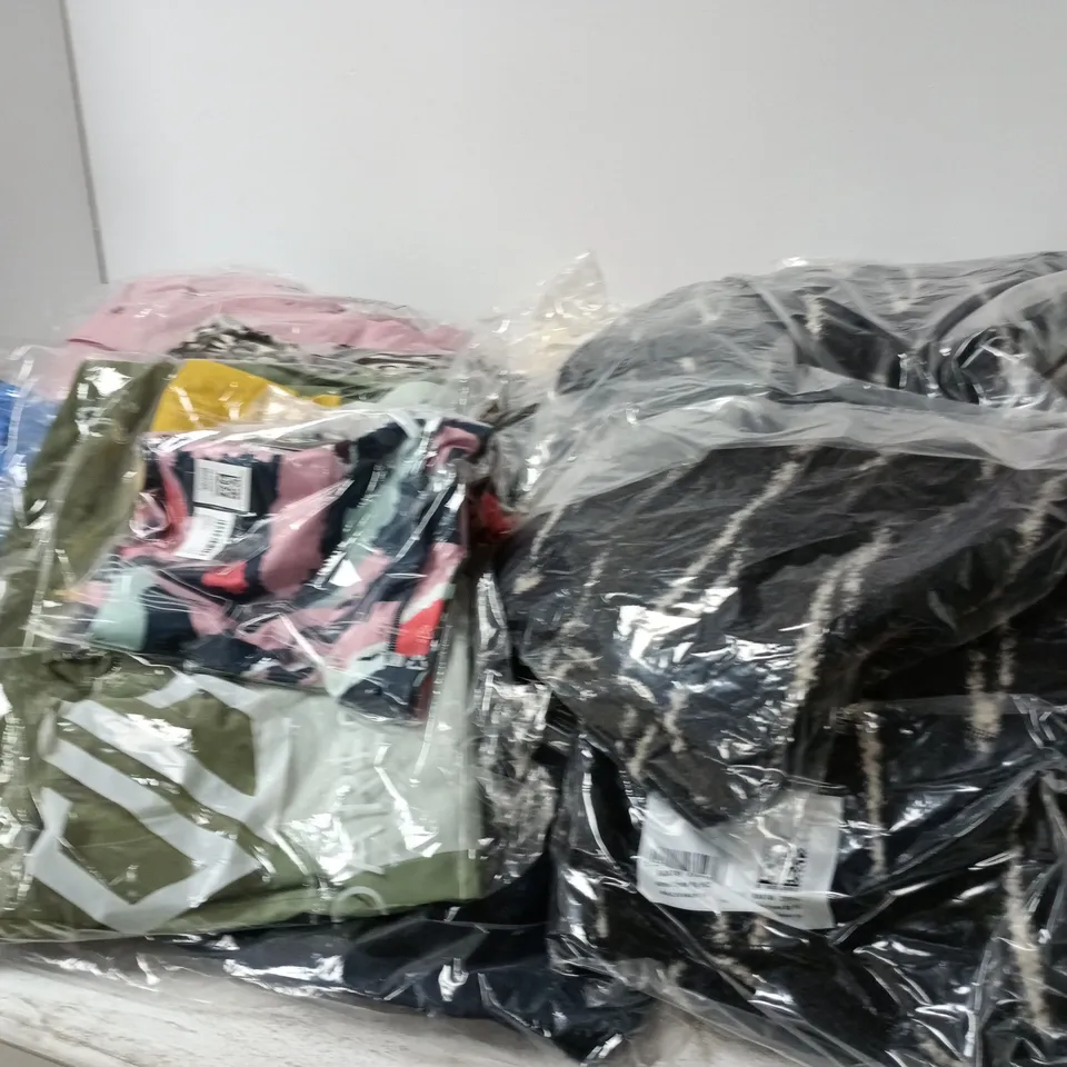 BOX OF APPROXIMATELY 40 BRAND NEW ASSORTED REGATTA CLOTHING ITEMS IN VARIOUS STYLES , COLOURS AND SIZES INCLUDING FRANK COAT AND EXPLORE COAT 