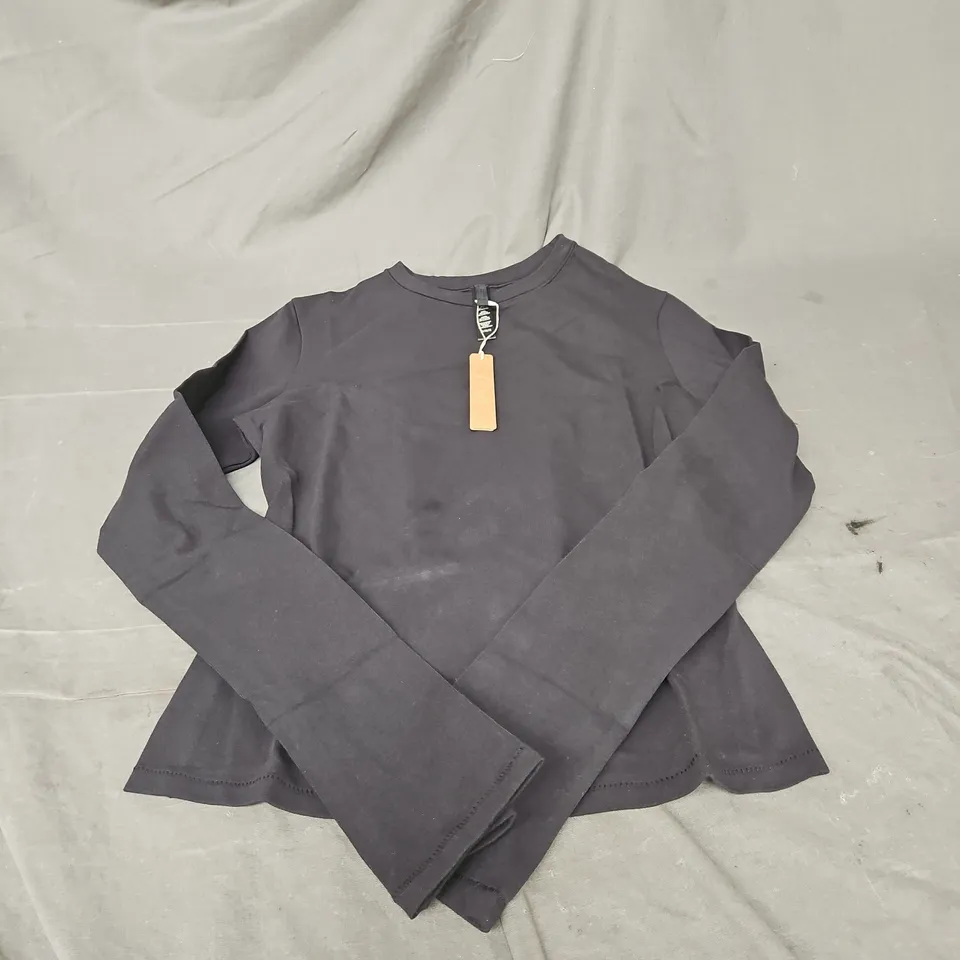 SKIMS COTTON JERSEY LONG SLEEVE TSHIRT IN SOOT SIZE M