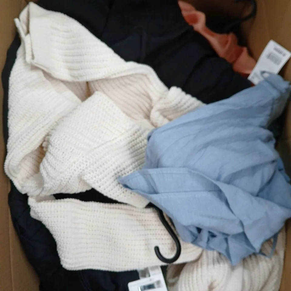 APPROXIMATELY 25 ASSORTED CLOTHING PRODUCTS IN VARIOUS STYLES & SIZES TO INCLUDE TOPS, JUMPERS, PANTS ETC