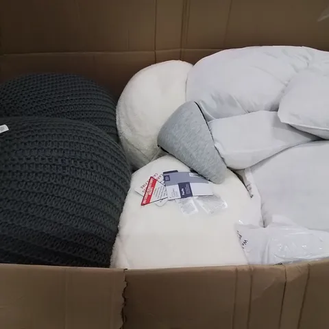 PALLET CONTAINING A VERY LARGE QUANTITY OF ASSORTED PILLOWS AND RELATED BEDDING/COMFORT PRODUCTS ECT