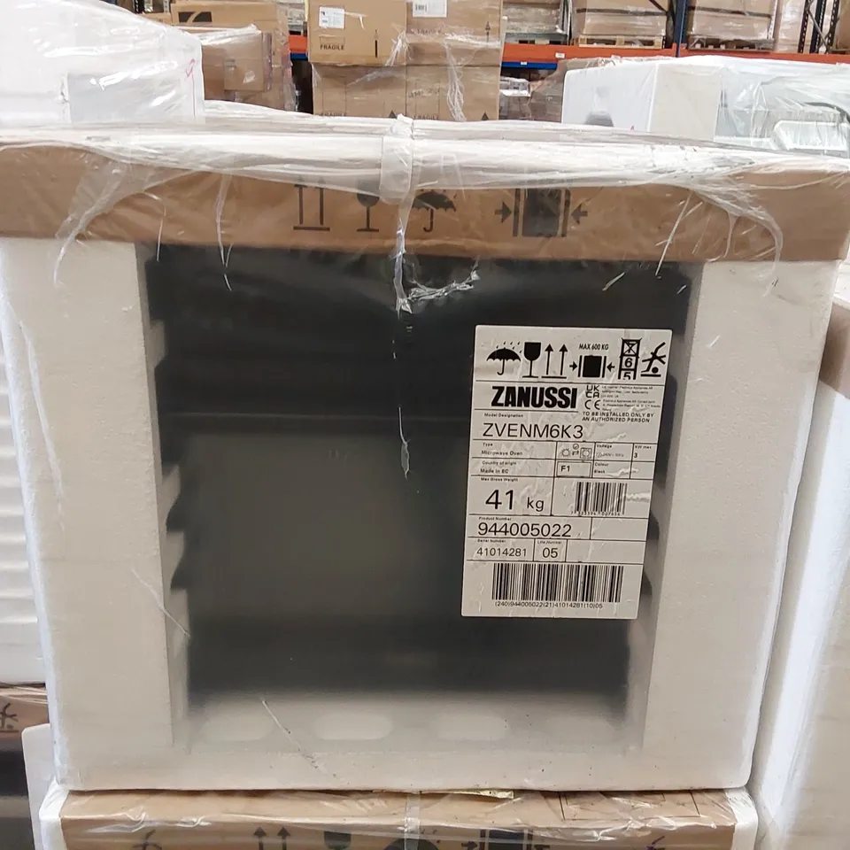 ZANUSSI SERIES 60 COOKQUICK ZVENM6K3 46CM HIGH, BUILT IN COMBINATION MICROWAVE OVEN - BLACK