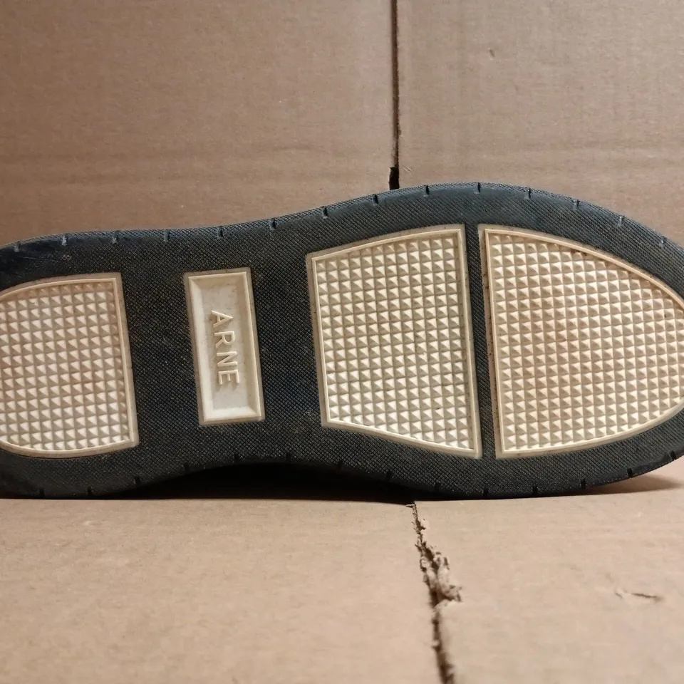 PAIR OF ARNE TRAINERS IN NAVY/GREY/BLACK/WHITE SIZE UK 10