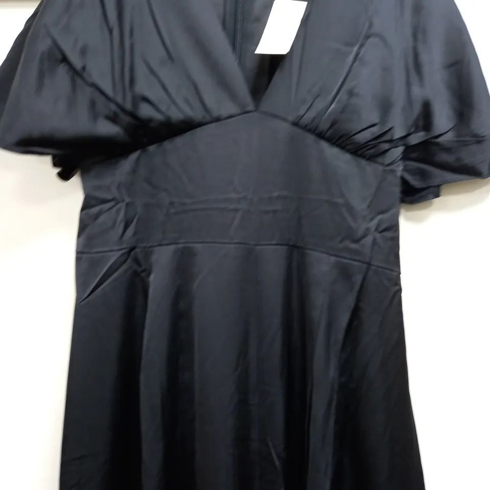 ABERCROMBIE & FITCH BACK HALF ZIP DRESS WITH LEGS IN BLACK - MEDIUM