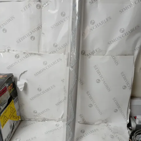 PLAIN SCALLOPED ROLLER BLIND 90 X 160