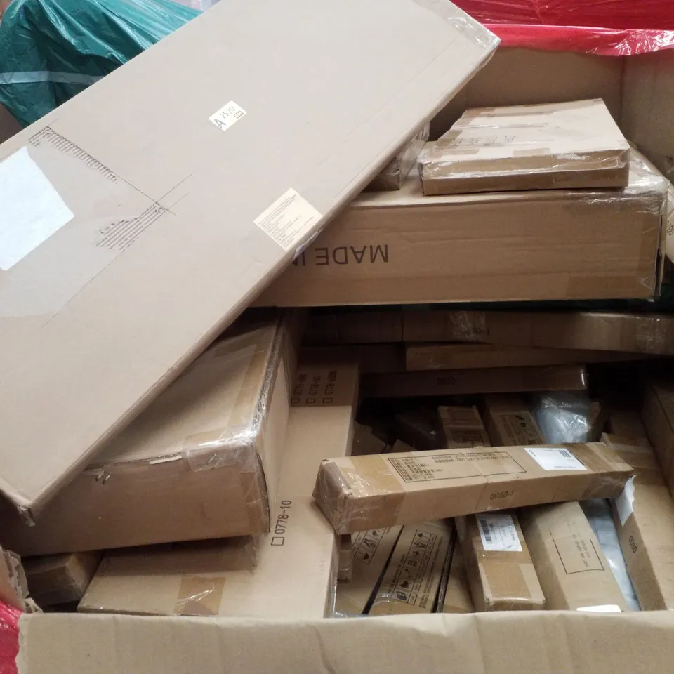 PALLET CONTAINING ASSORTED PRODUCTS INCLUDING FOLDING PET CRATE, LAWN LEVELLING RAKE WALENSEE, WEDGE PILLOW, EXTENDABLE DIY SHELF