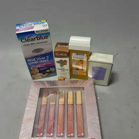APPROXIMATELY 20 ASSORTED HEALTH & BEAUTY ITEMS TO INCLUDE - CLEARBLUE OVULATION TESTS, MANNAKADAR LIP STAINS AND FLORIS SOAP