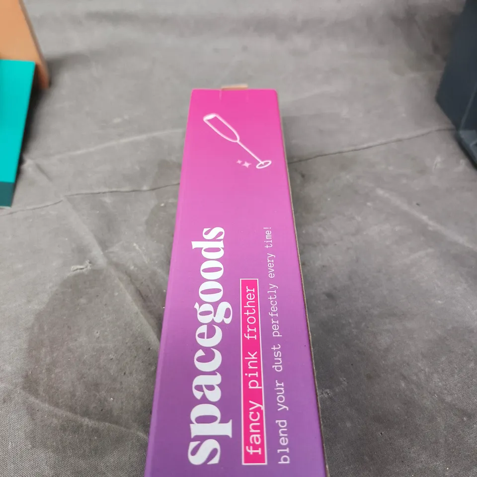 APPROXIMATELY 10 ASSORTED HOUSEHOLD ITEMS INCLUDING SPACEGOODS FANCY PINK FROTHER , SEED TRAY TAMPER AND PLANTING LINE 