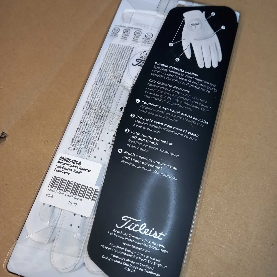 LOT OF 4 PACKAGED TITLEIST PERMA SOFT COMFORT AND PERFORMANCE GOLF GLOVE - MENS SMALL