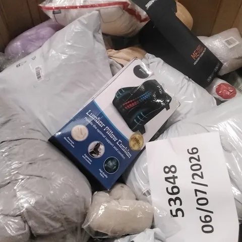 A PALLET CONTAINING A LARGE QUANTITY OF PILLOWS, LUMBAR PILLOWS AND SIMILAR PRODUCTS ETC