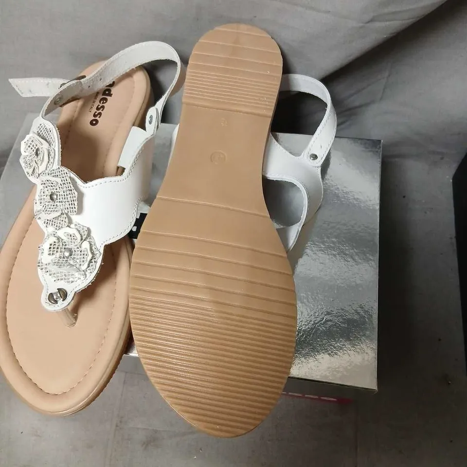 ADESSO ROSE SANDALS – WHITE/SILVER, UK 8 (EU 41)